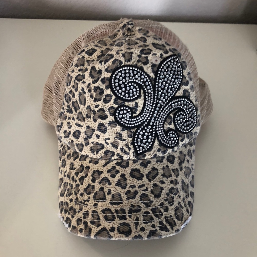 Fleur de lis hat